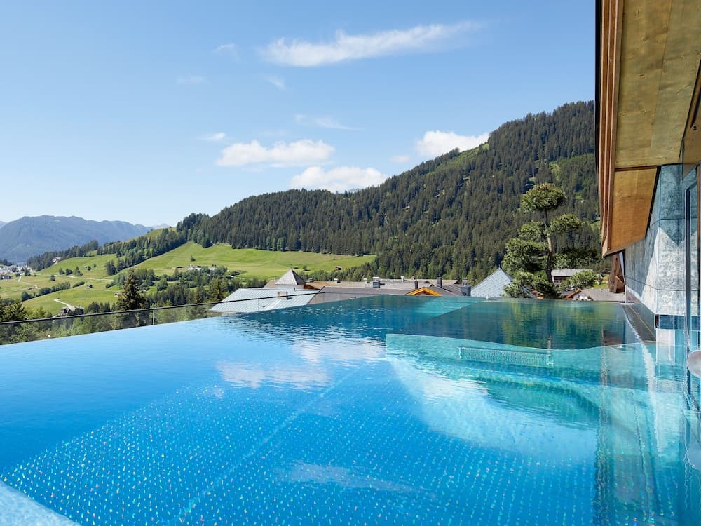 Infinity pool