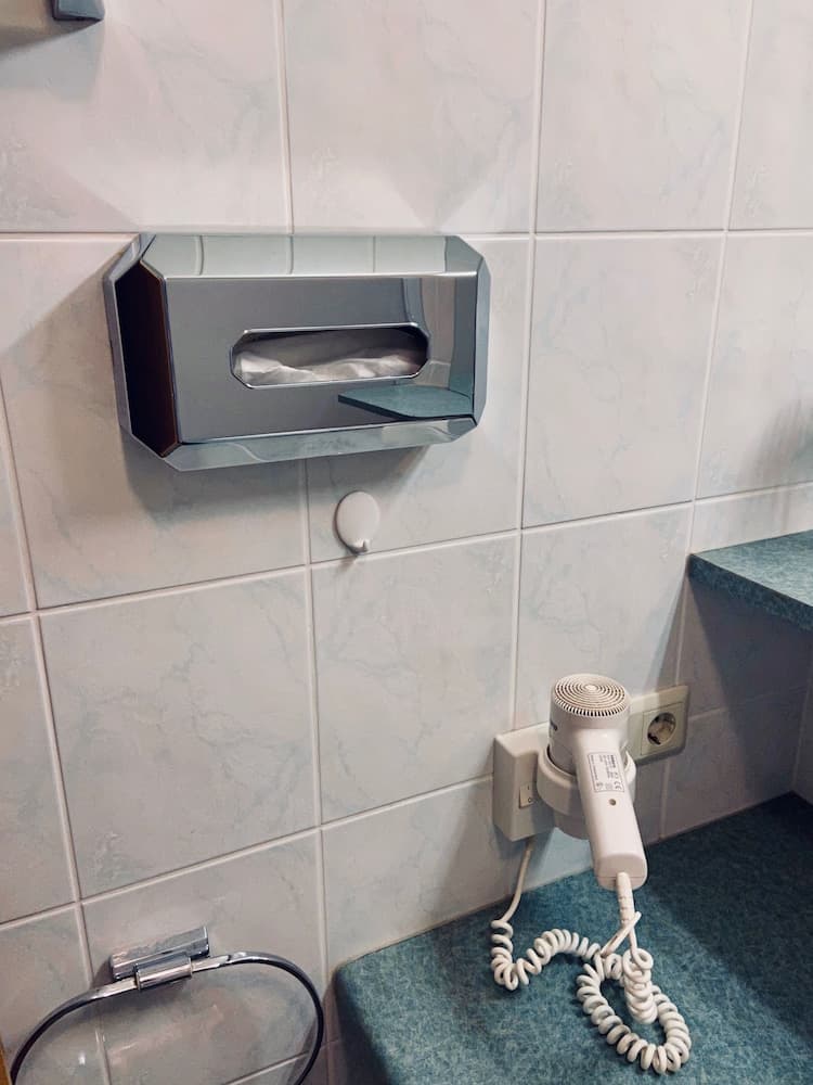 Bathroom amenities