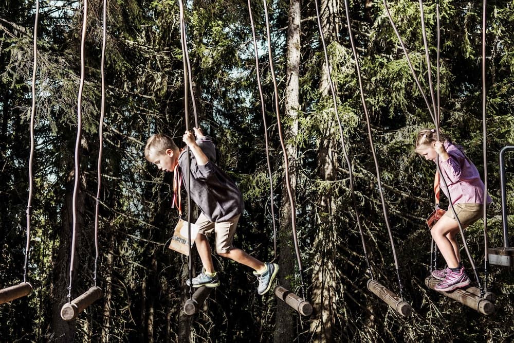 Ropes course (team building)