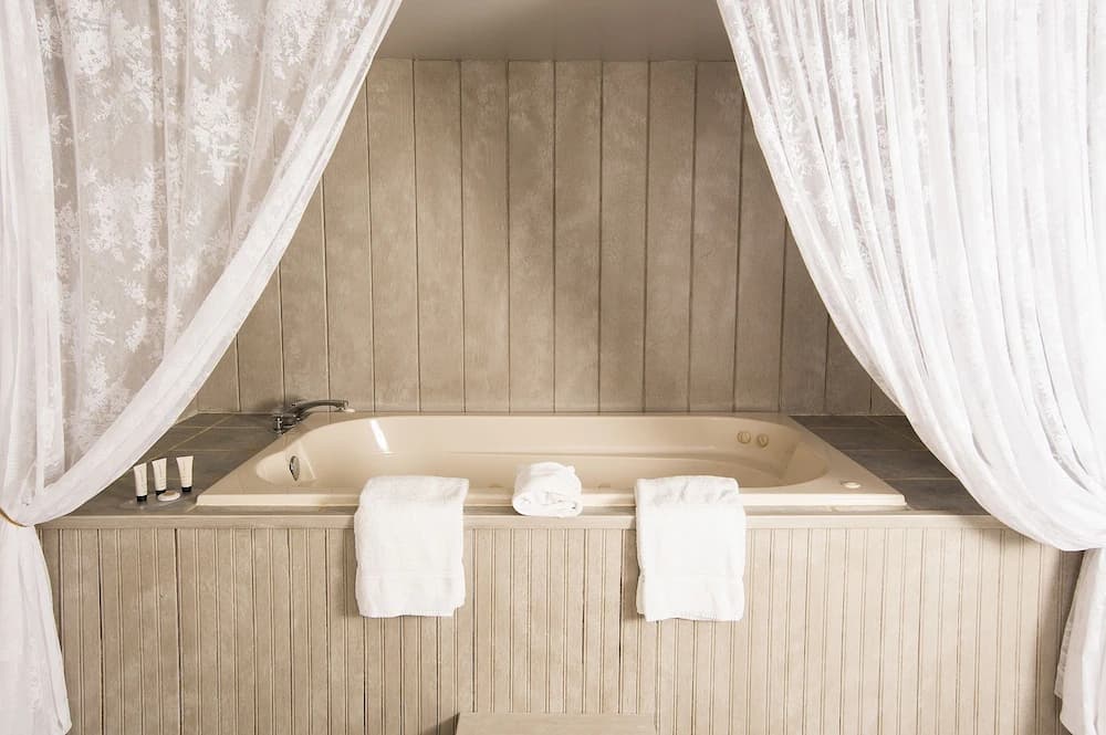Jetted tub