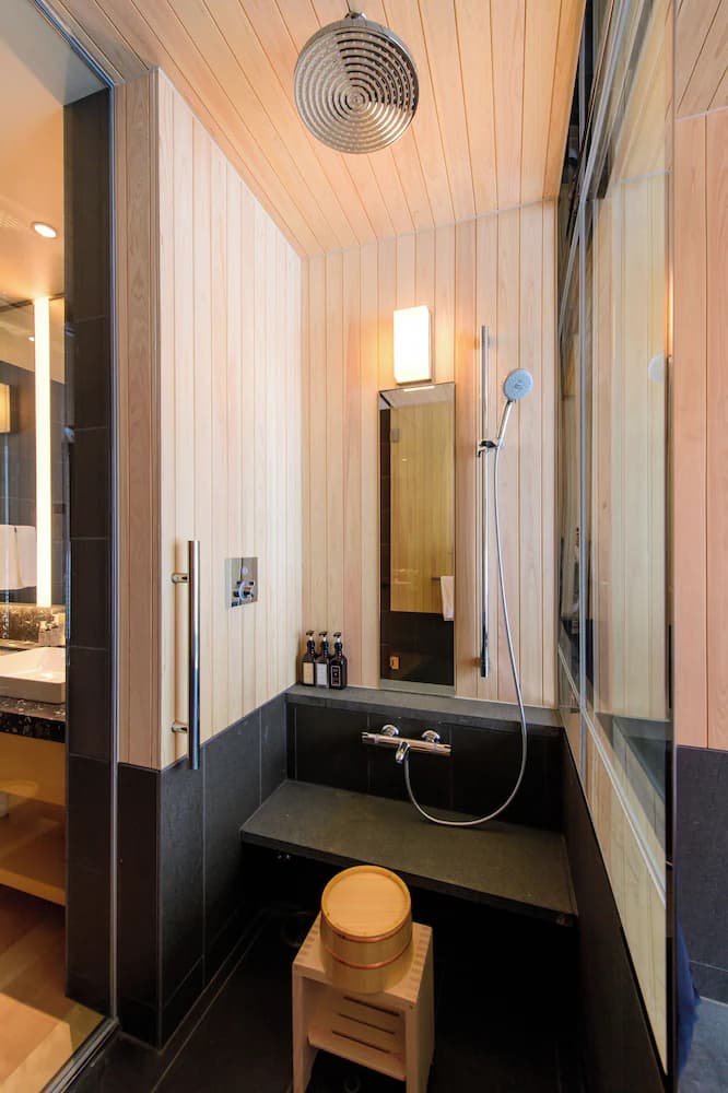 Bathroom shower