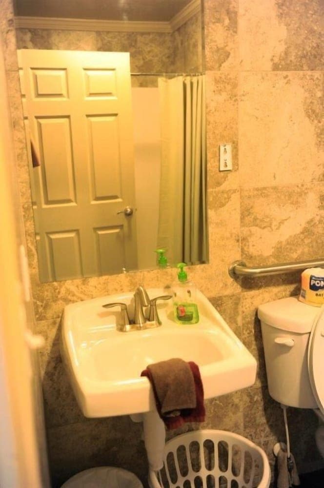 Bathroom sink