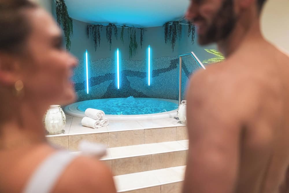Indoor spa tub