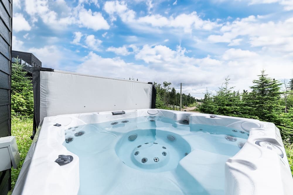Private spa tub