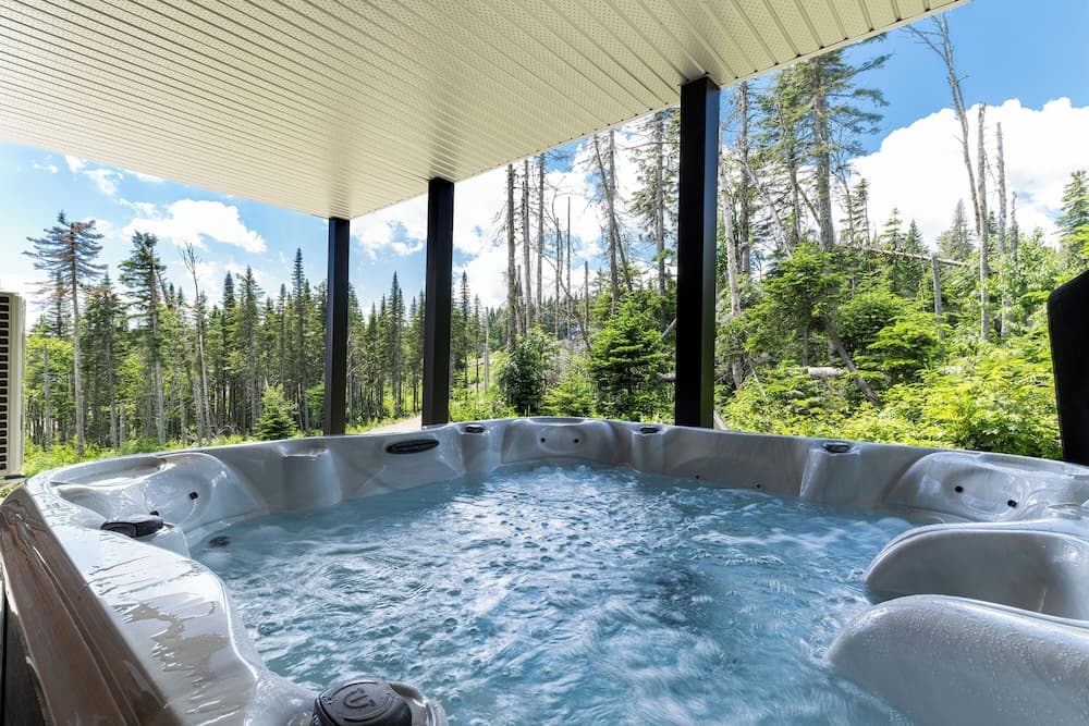 Private spa tub