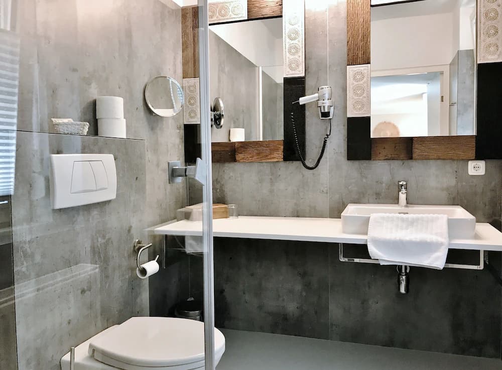 Bathroom amenities