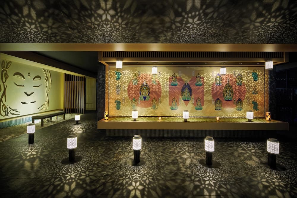Lobby lounge