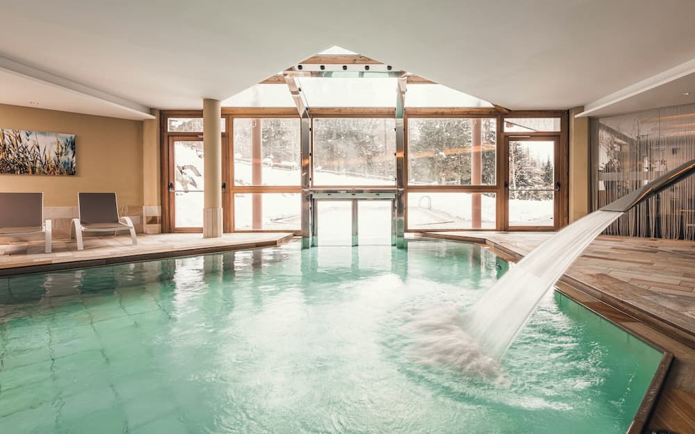 Indoor/outdoor pool