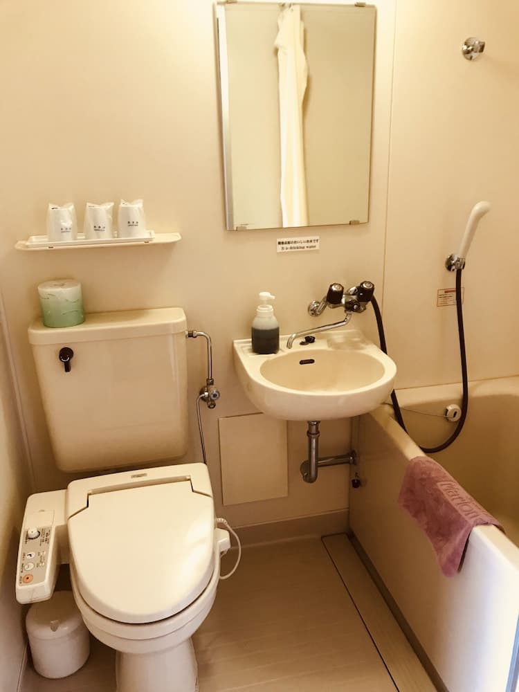 Bathroom amenities